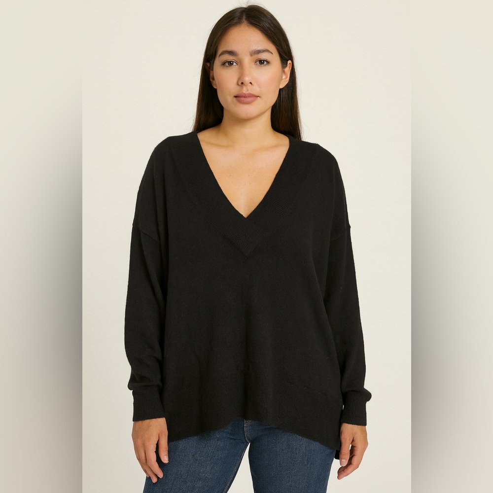 Womens Black V-Neck Sweater Super Soft Lightweight Cozycore Minimalist
